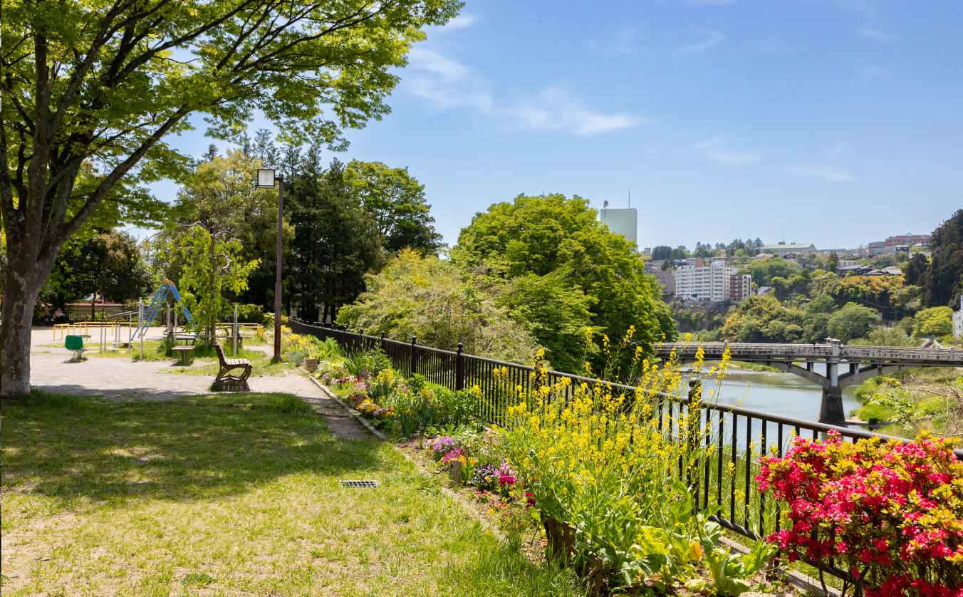 片平公園（徒歩12分／約940m）