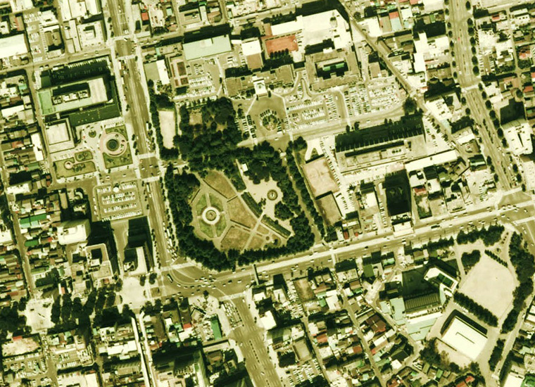 1975年度撮影の勾当台公園上空写真(国土交通省 国土地理院 地図・空中写真閲覧サービスより)