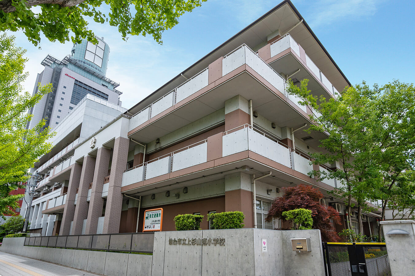 仙台市立上杉山通小学校（徒歩8分／約595m）)