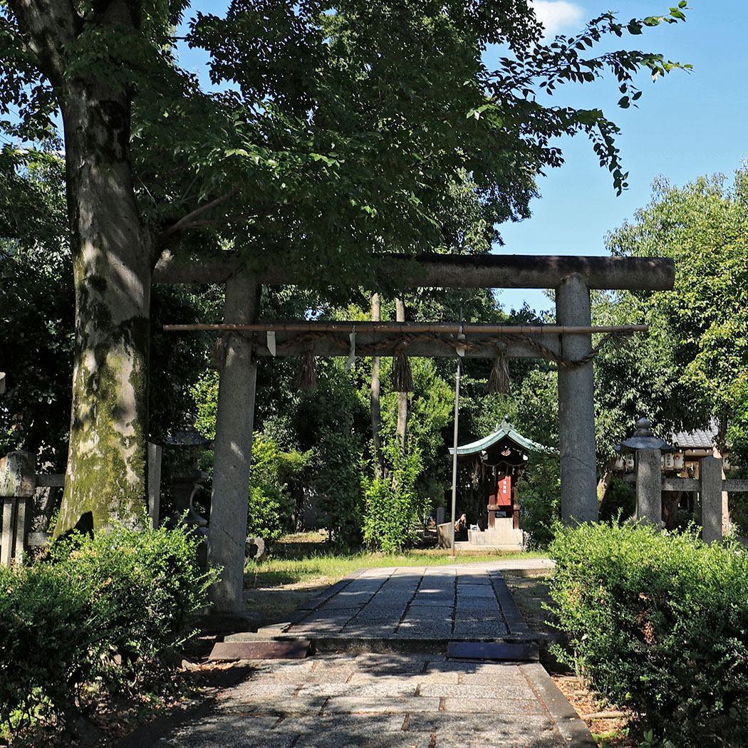 綾戸國中神社(徒歩5分/約400m)
