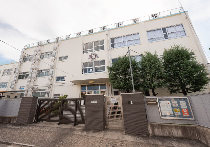 東加平小学校/徒歩8分(約580m)