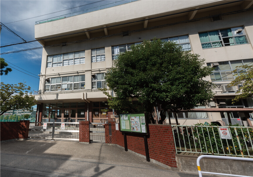谷中中学校/徒歩6分(約440m)