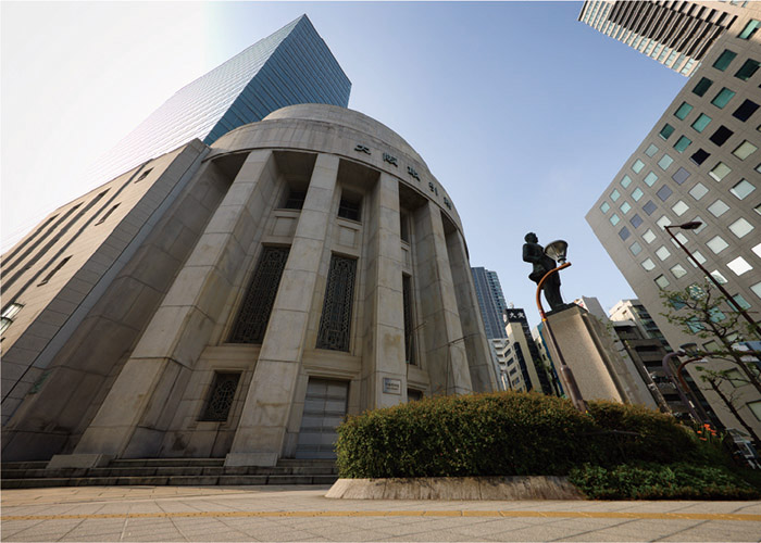 現在の大阪取引所（徒歩7分/約520m）