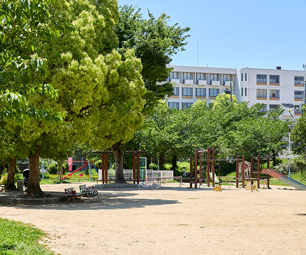 玉造公園（徒歩6分／約470m）