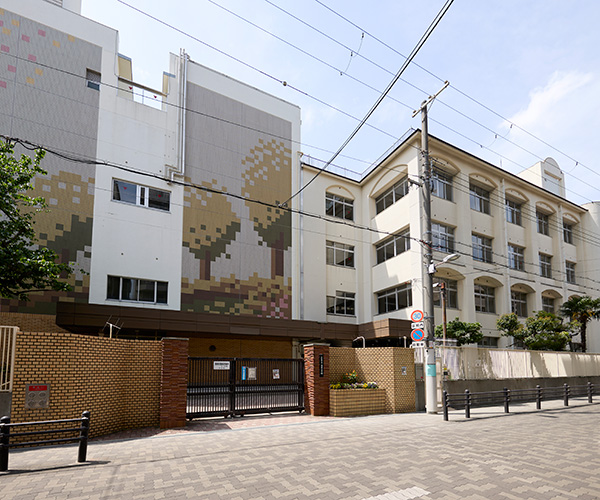 市立玉造小学校（徒歩5分／約330m）