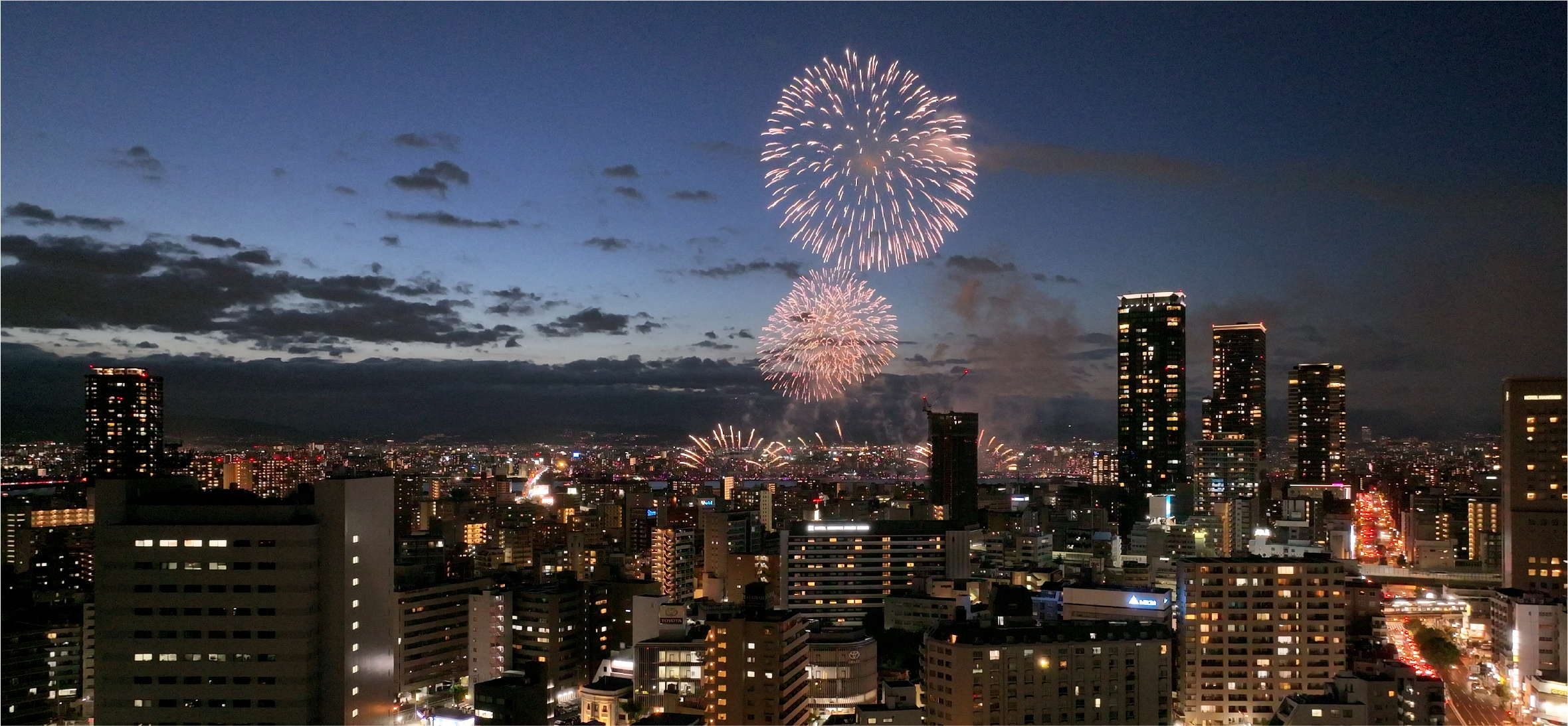 中之島現地から見る「なにわ淀川花火大会」