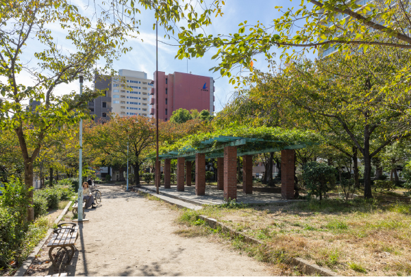 上汐公園(徒歩9分/約660m)