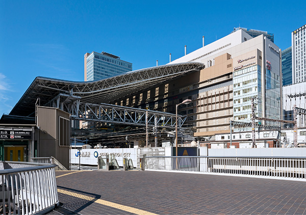 JR「大阪」駅